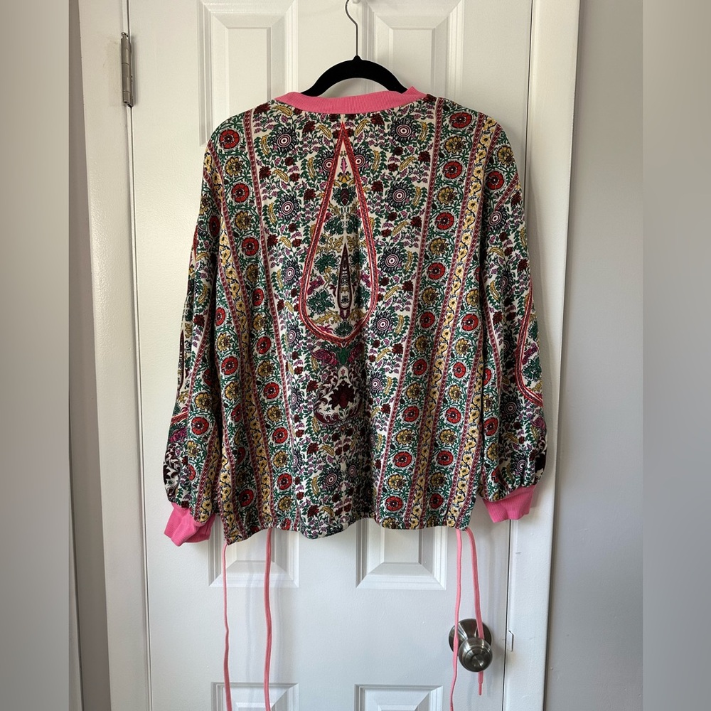 NWOT - Alice + Olivia Amirah Printed Sweatshirt - Size Medium - Picture 4 of 7